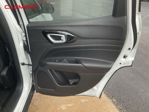 New 2026 Jeep Compass Latitude image 17