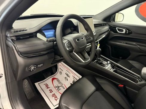 New 2026 Jeep Compass Latitude image 12