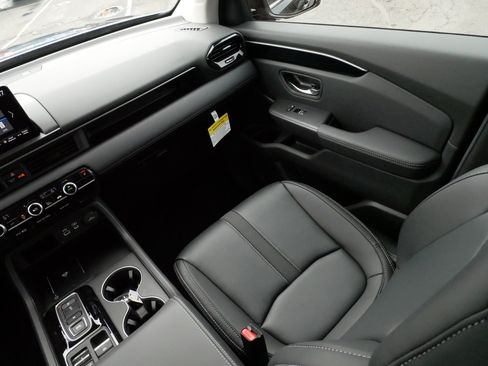 Certified 2025 Honda Pilot EX-L image 11