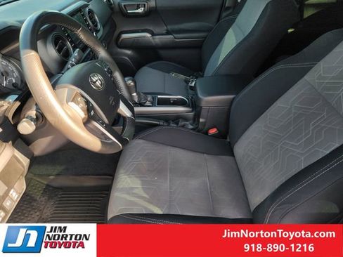 Used 2021 Toyota Tacoma TRD Sport w/ Technology Package RWD image 14
