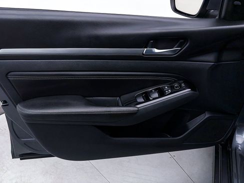 Used 2021 Nissan Altima 2.5 SV w/ SV Premium Package image 15