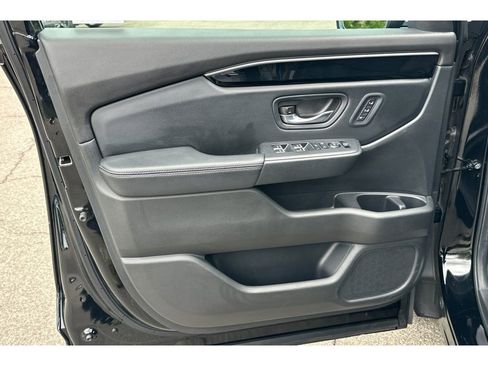 Certified 2025 Honda Pilot EX-L image 10