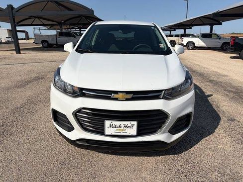 Used 2022 Chevrolet Trax LS w/ Tint and Cruise Package FWD image 2