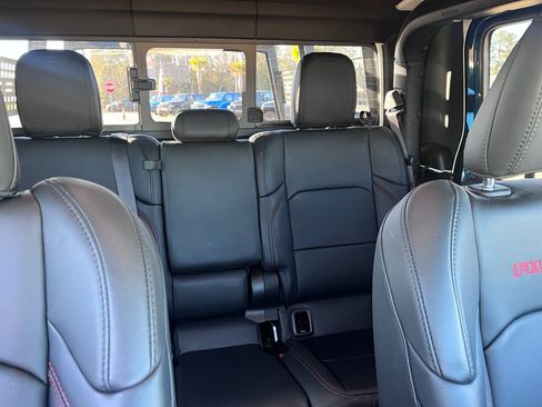 Used 2025 Jeep Gladiator Rubicon image 23