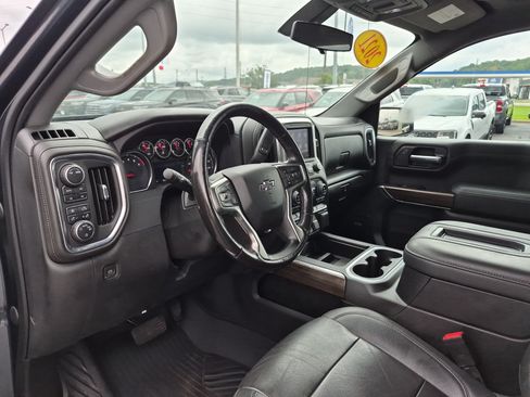 Used 2021 Chevrolet Silverado 1500 LT Trail Boss w/ Convenience Package II AWD/4WD image 16