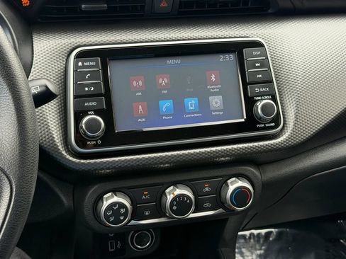 Used 2020 Nissan Kicks S FWD image 11
