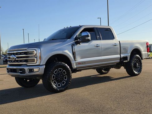 Used 2024 Ford F250 Platinum image 2