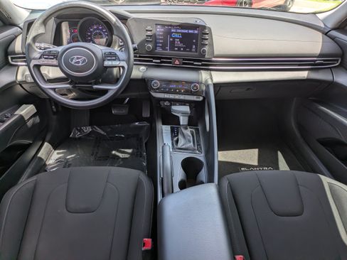 Used 2023 Hyundai Elantra SEL FWD image 13