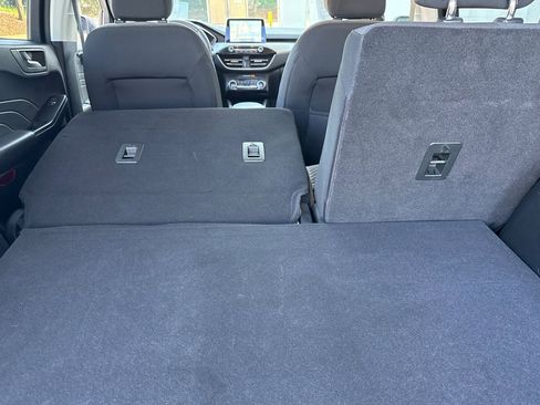 Used 2022 Ford Escape SE w/ SE Sport Appearance Package image 33