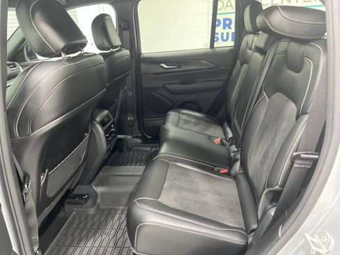 Used 2024 Jeep Grand Cherokee Altitude AWD/4WD image 28