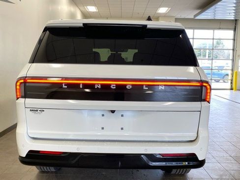 New 2026 Lincoln Navigator L Reserve AWD/4WD image 6