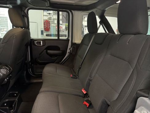 Used 2019 Jeep Wrangler Unlimited Sport S AWD/4WD image 24