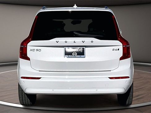 Used 2023 Volvo XC90 B6 Core w/ Protection Package Premier image 4