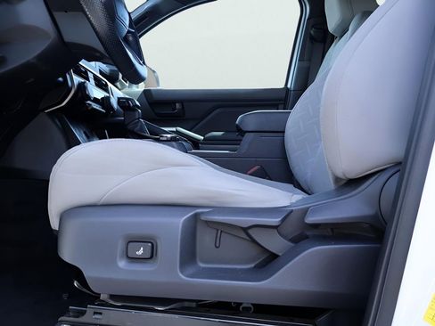 Used 2024 Toyota Tacoma SR5 AWD/4WD image 37
