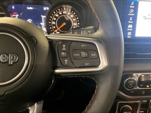 Used 2025 Jeep Wrangler Sahara image 19