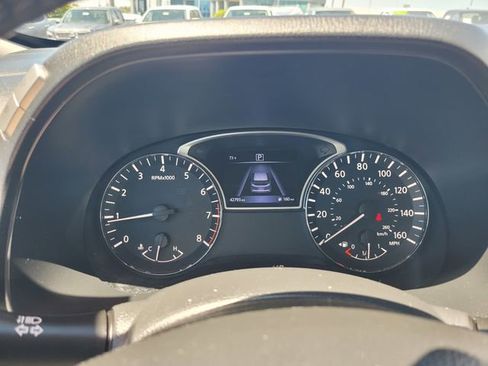 Used 2017 Nissan Pathfinder SV w/ SV Cold Weather Package FWD image 29