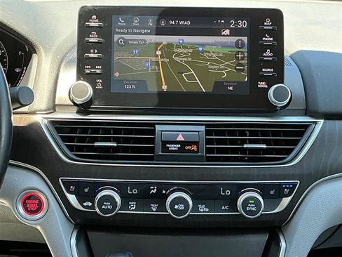 Used 2018 Honda Accord Touring image 40