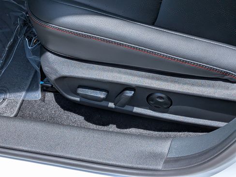 Used 2026 Nissan Sentra SR w/ SR Premium Package FWD image 21