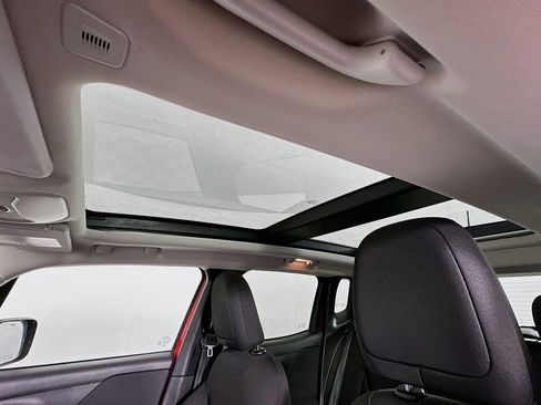 Used 2019 Jeep Renegade Latitude w/ Popular Equipment Group image 21