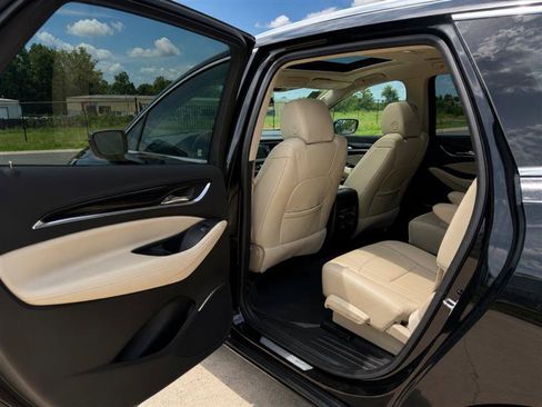 Used 2019 Buick Enclave Essence FWD image 17