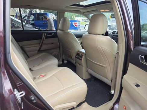 Used 2011 Toyota Highlander Limited w/ Tow Pkg AWD/4WD image 14