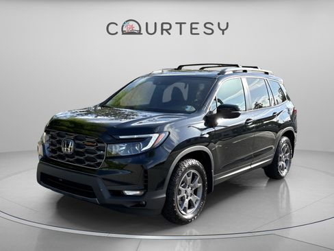 Used 2024 Honda Passport TrailSport image 1
