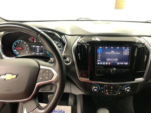 Used 2022 Chevrolet Traverse LT FWD image 19