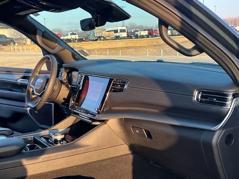 Used 2023 Jeep Wagoneer Series II w/ Convenience Group I image 32