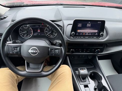 Used 2025 Nissan Rogue S AWD/4WD image 30