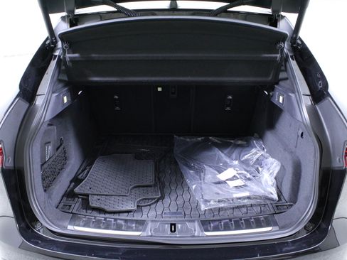 Used 2025 Jaguar F-PACE R-Dynamic S image 9