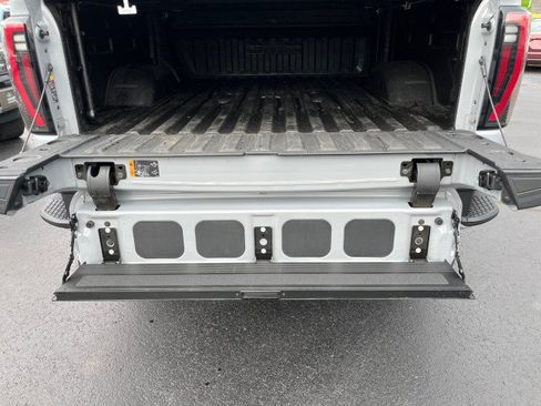 Used 2025 GMC Sierra 2500 AT4 AWD/4WD image 6