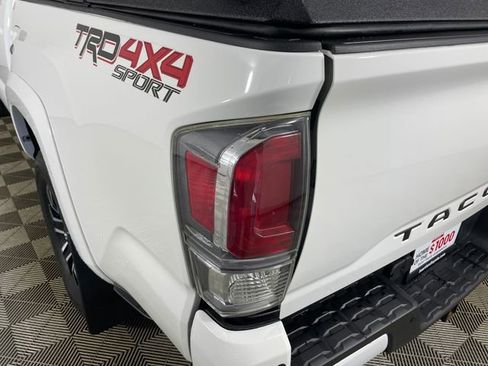 Used 2022 Toyota Tacoma TRD Sport w/ TRD Premium Sport Package image 15