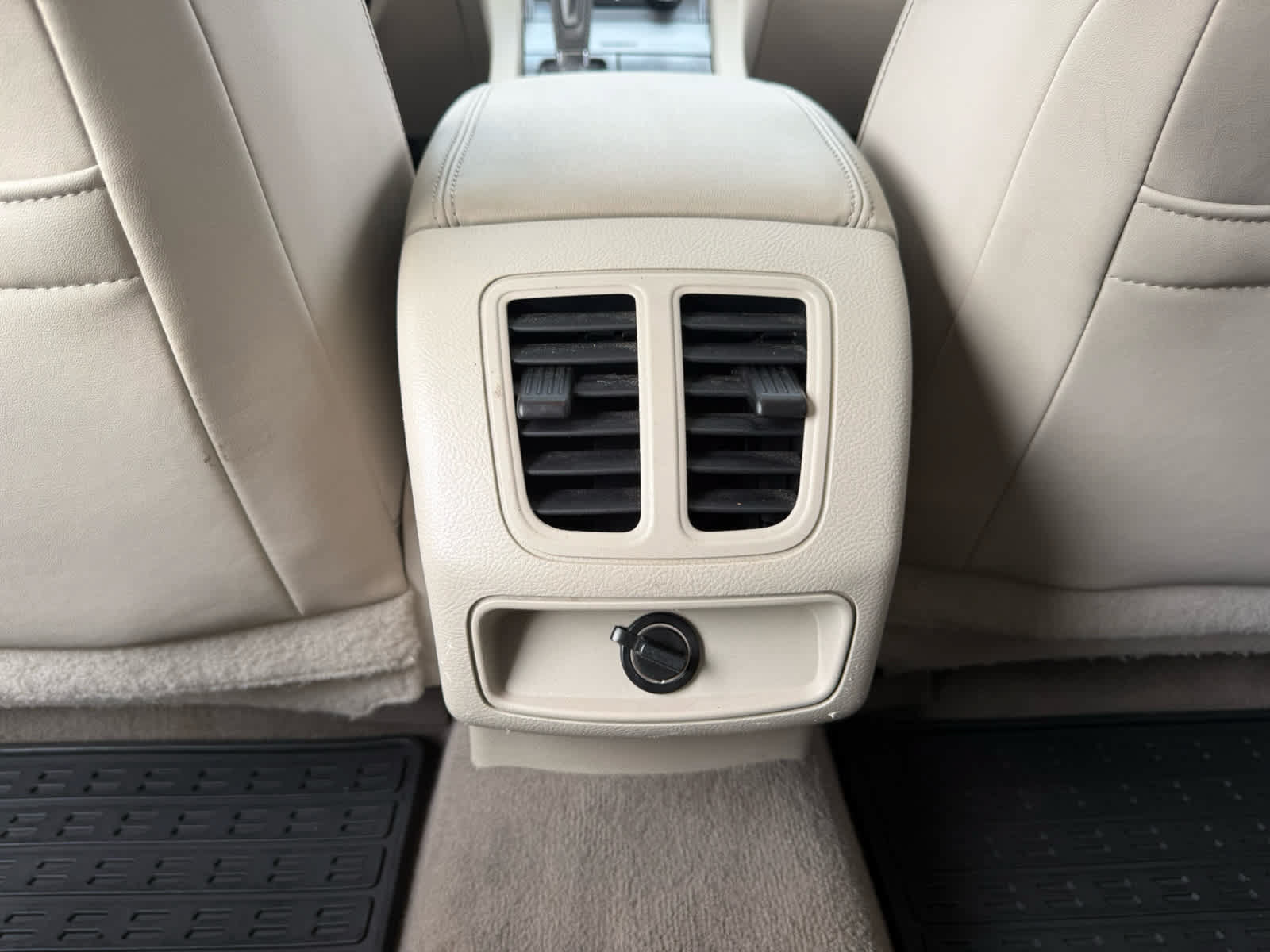 Used 2010 Ford Taurus Limited FWD image 11