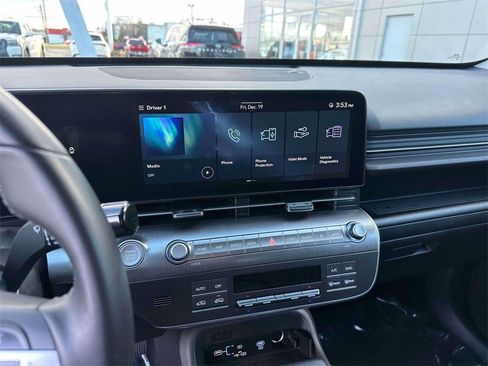 Used 2025 Hyundai Kona SEL image 29