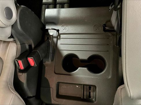 Used 2024 Toyota Sienna XLE FWD image 38