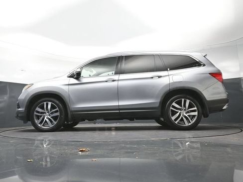 Used 2017 Honda Pilot Touring image 32
