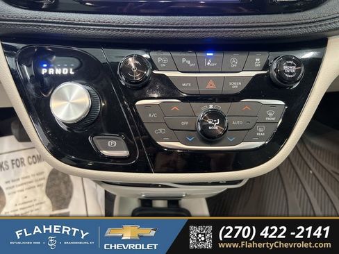 Used 2020 Chrysler Pacifica Limited w/ Tire & Wheel Group image 25