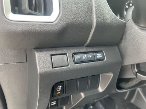 Used 2025 Nissan Frontier SV RWD image 17