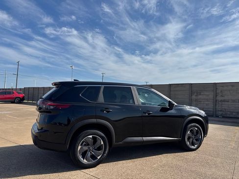 Certified 2025 Nissan Rogue SV FWD image 21