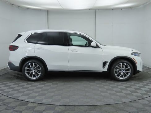 Used 2026 BMW X5 xDrive40i w/ Premium Package AWD/4WD image 5