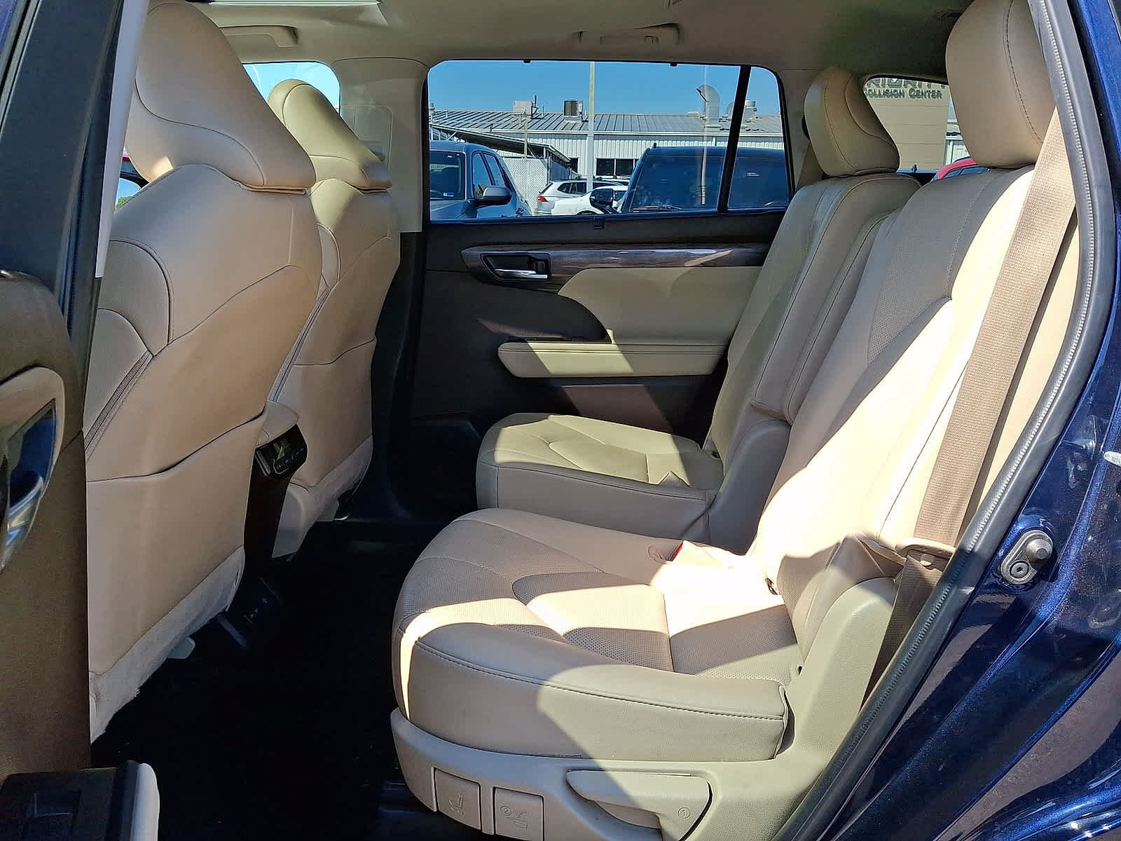 Used 2022 Toyota Highlander Limited AWD/4WD image 26
