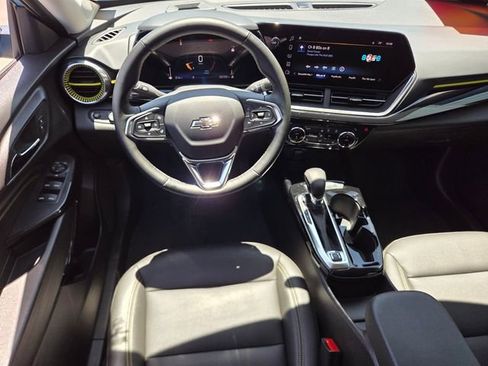 Certified 2025 Chevrolet Trax ACTIV FWD image 12