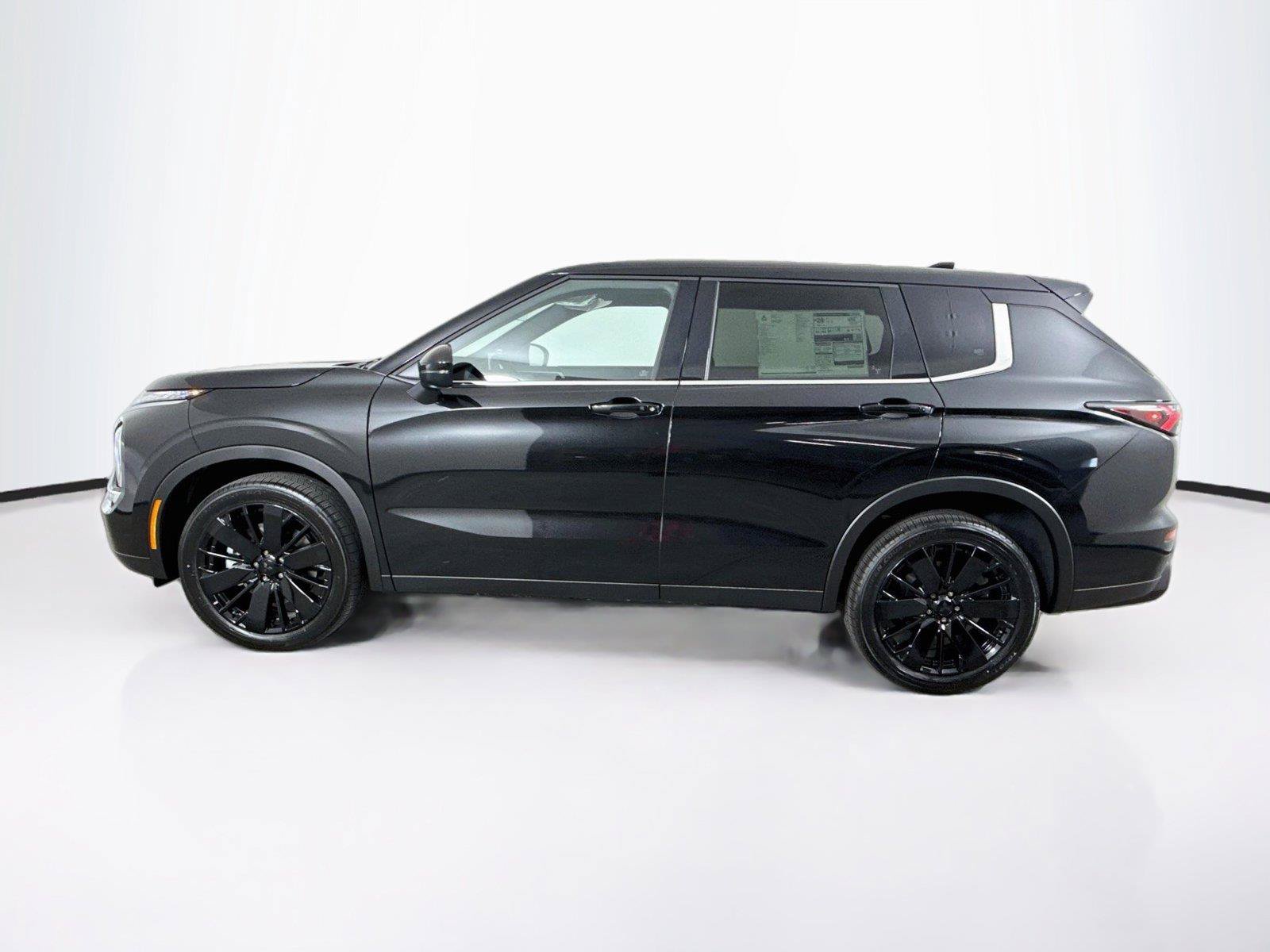 New 2026 Mitsubishi Outlander SE FWD image 2
