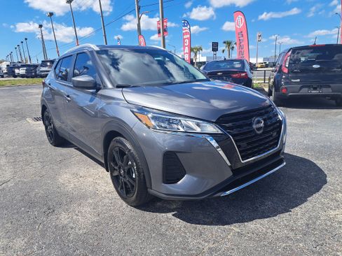 Certified 2023 Nissan Kicks SV image 3