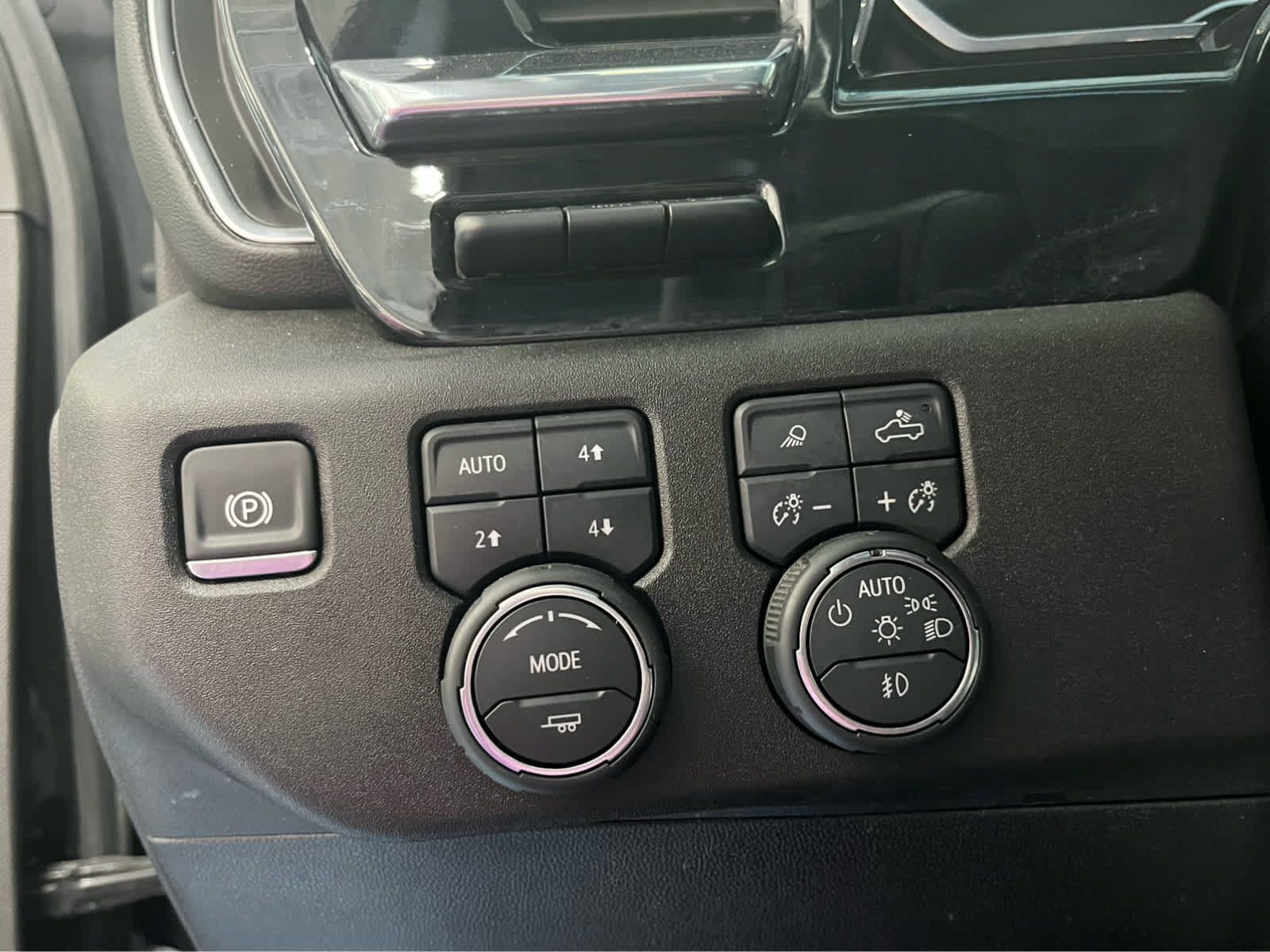 Used 2024 Chevrolet Silverado 2500 LTZ w/ LTZ Plus Package AWD/4WD image 21