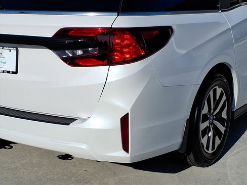 Certified 2025 Honda Odyssey EX-L image 13