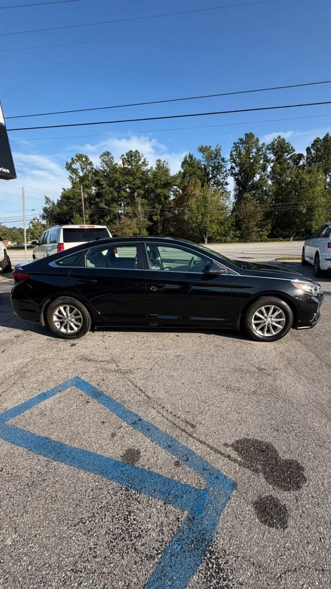 Used 2019 Hyundai Sonata SE w/ Cargo Package FWD image 6