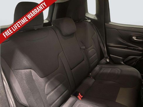 Used 2016 Jeep Renegade Latitude AWD/4WD image 28
