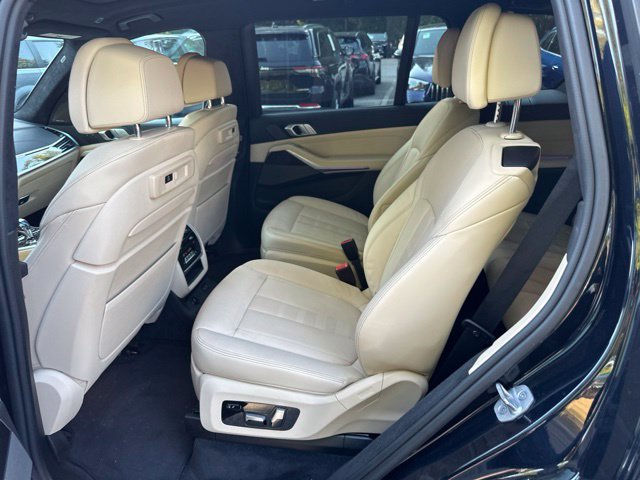 Used 2021 BMW X7 xDrive40i w/ M Sport Package AWD/4WD image 11
