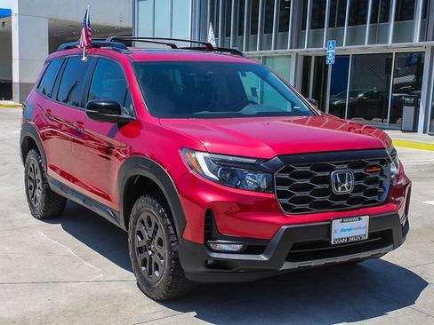 Used 2023 Honda Passport TrailSport image 3